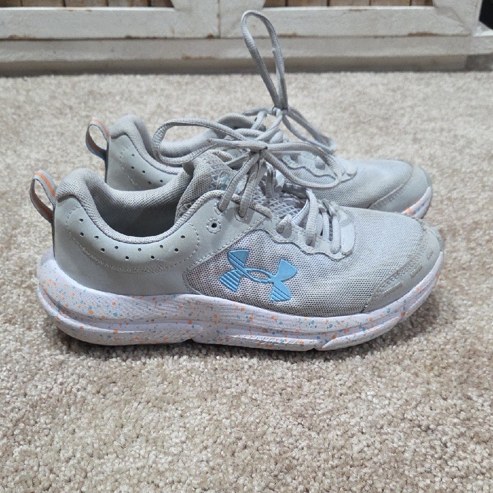 Under Armour Light Gray Sneakers with Blue Accent